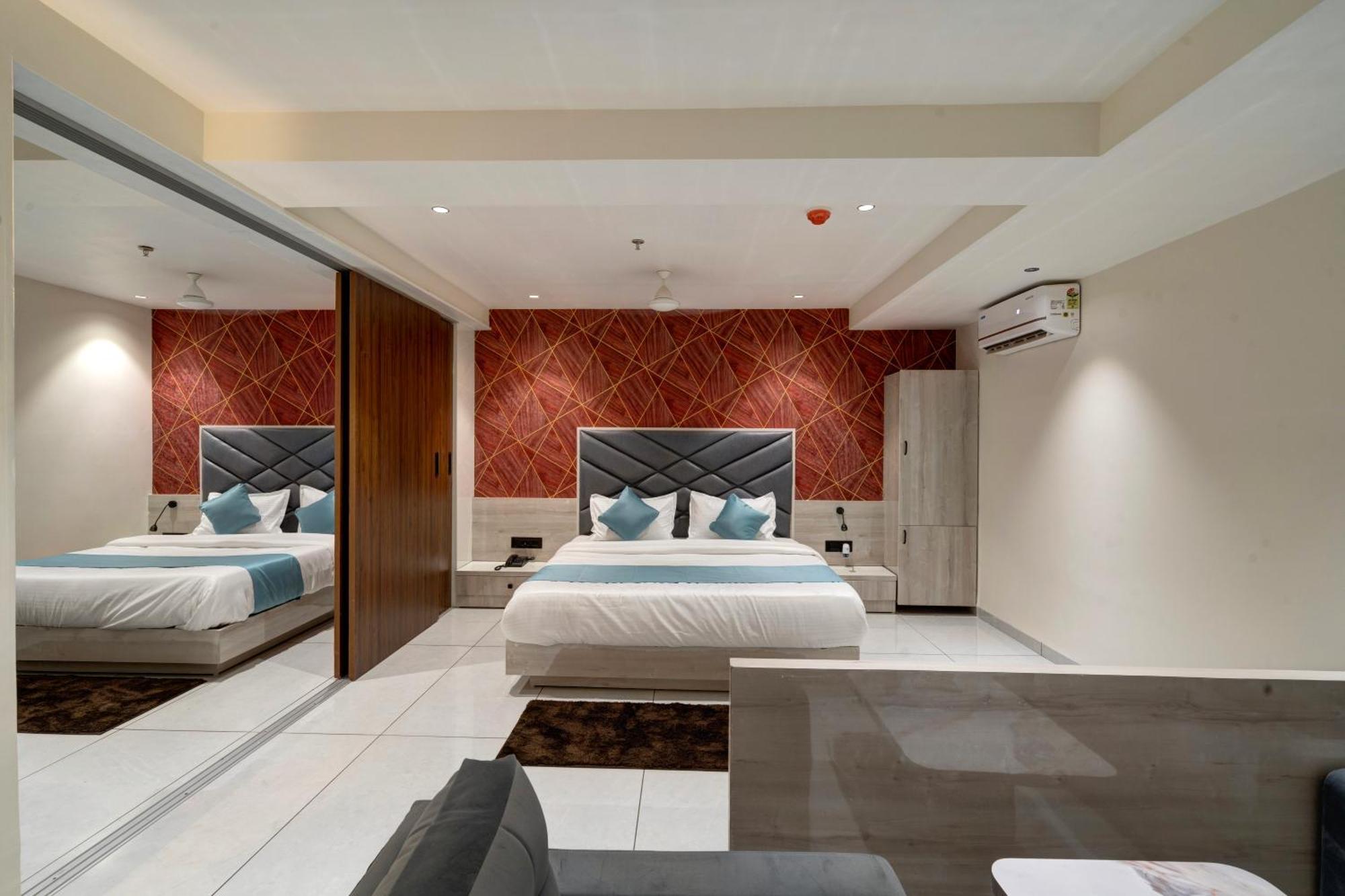 Hotel Shrimad Villa Gandhinagar Eksteriør billede