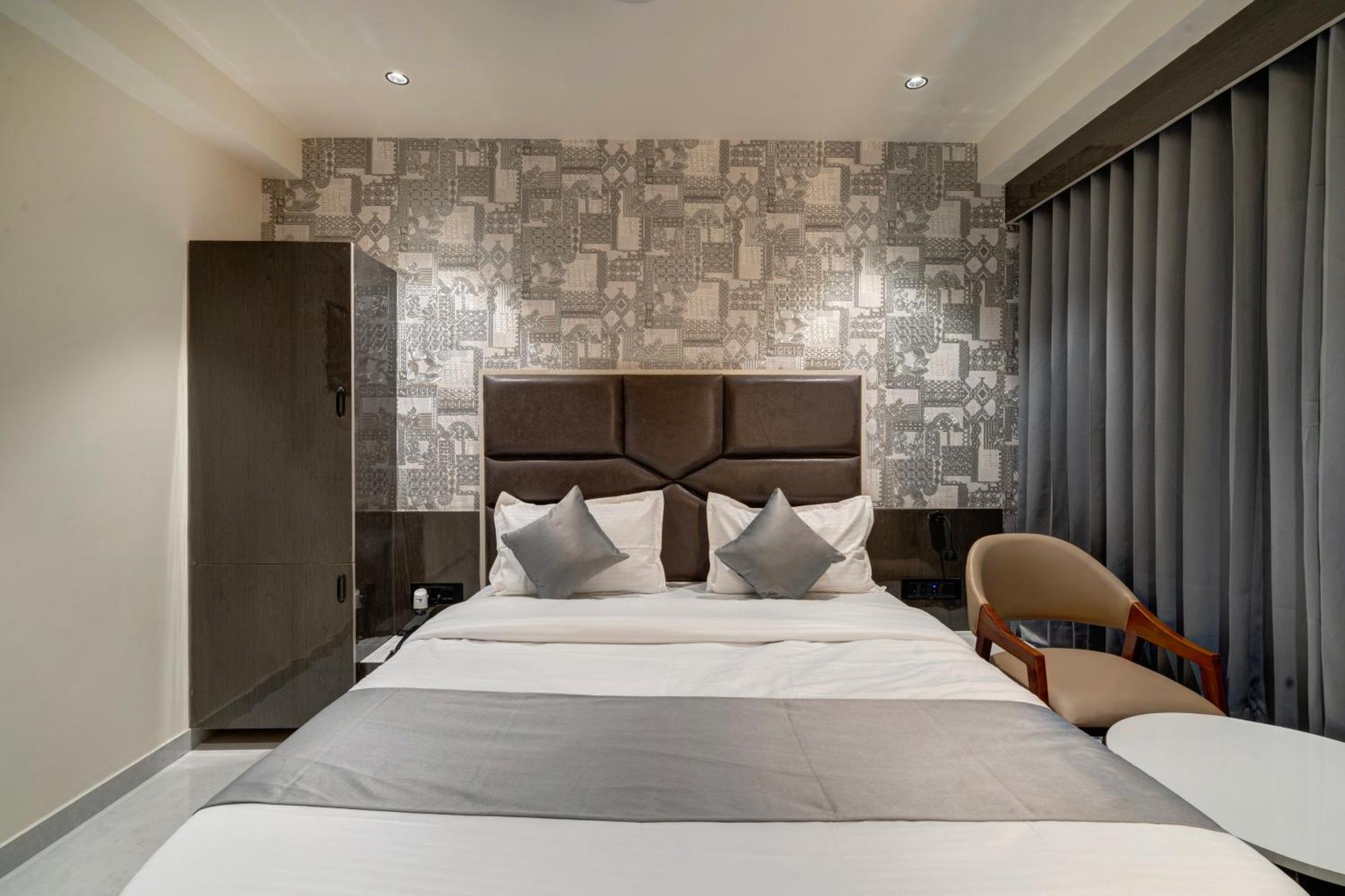 Hotel Shrimad Villa Gandhinagar Eksteriør billede