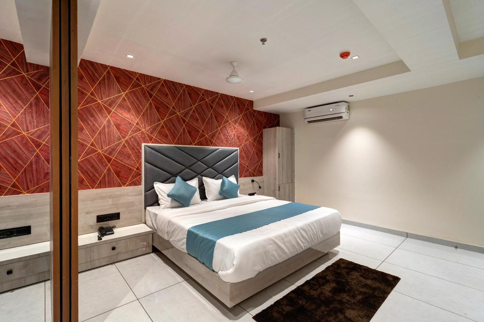 Hotel Shrimad Villa Gandhinagar Eksteriør billede