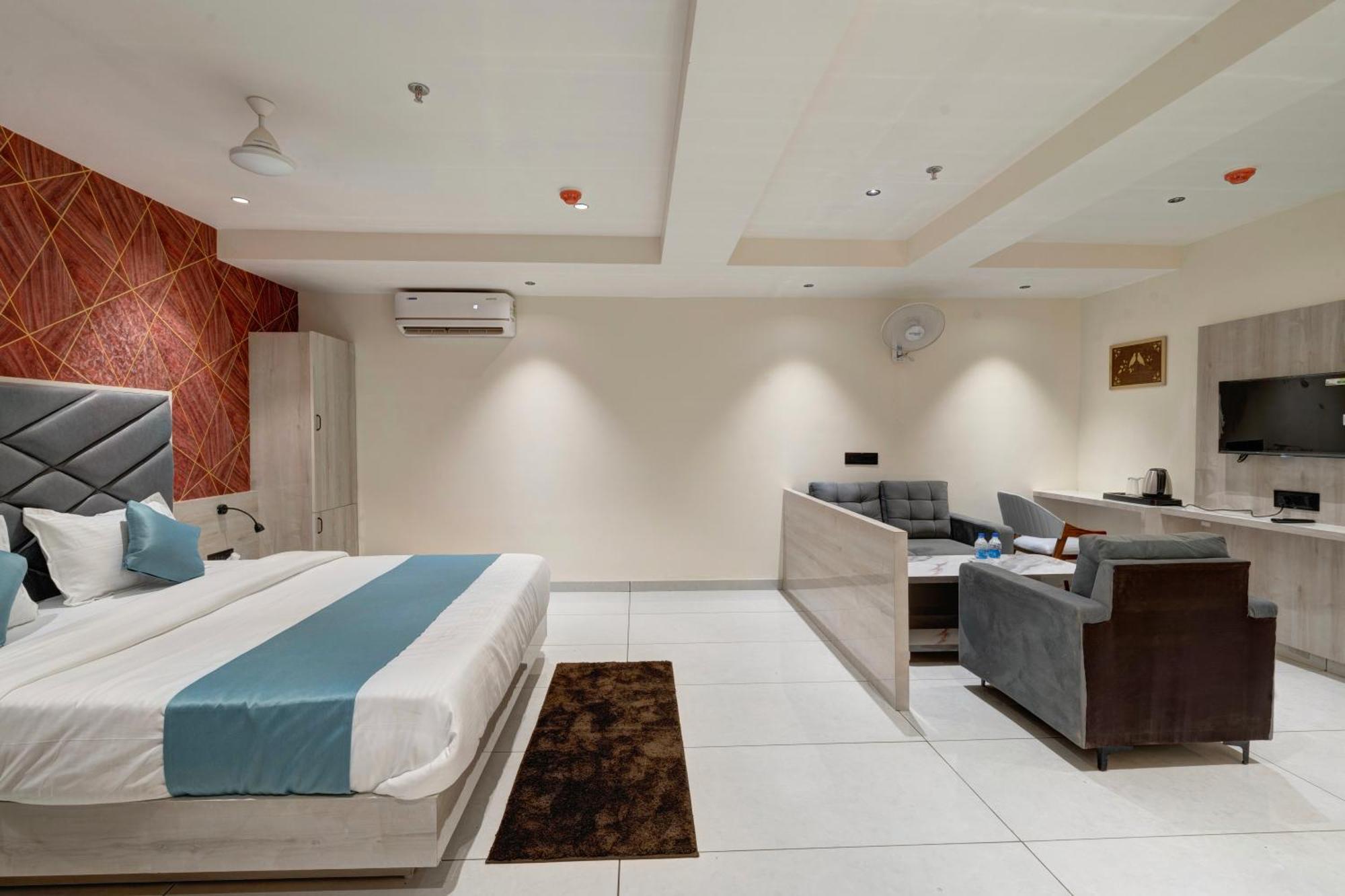 Hotel Shrimad Villa Gandhinagar Eksteriør billede