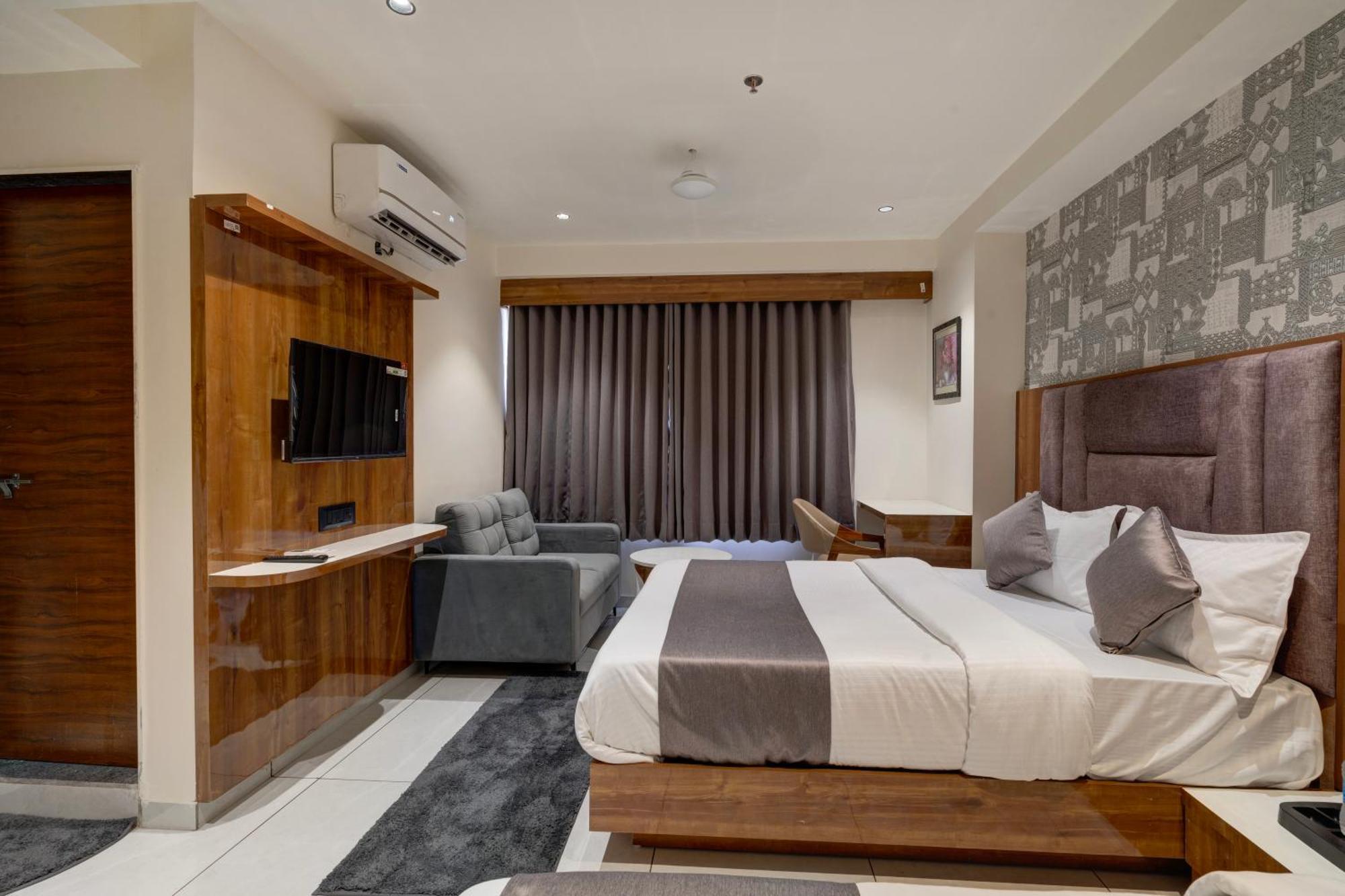 Hotel Shrimad Villa Gandhinagar Eksteriør billede