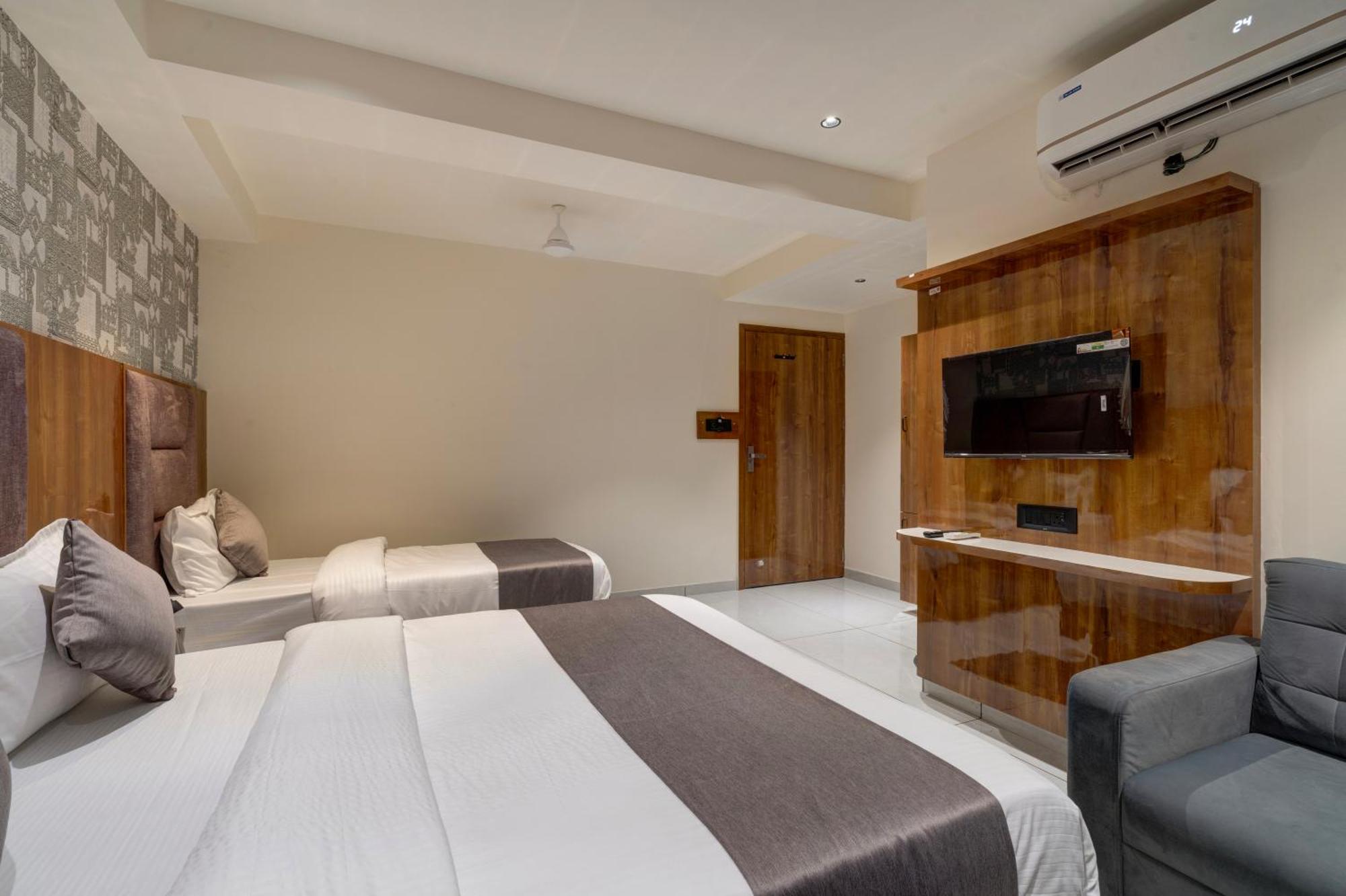 Hotel Shrimad Villa Gandhinagar Eksteriør billede