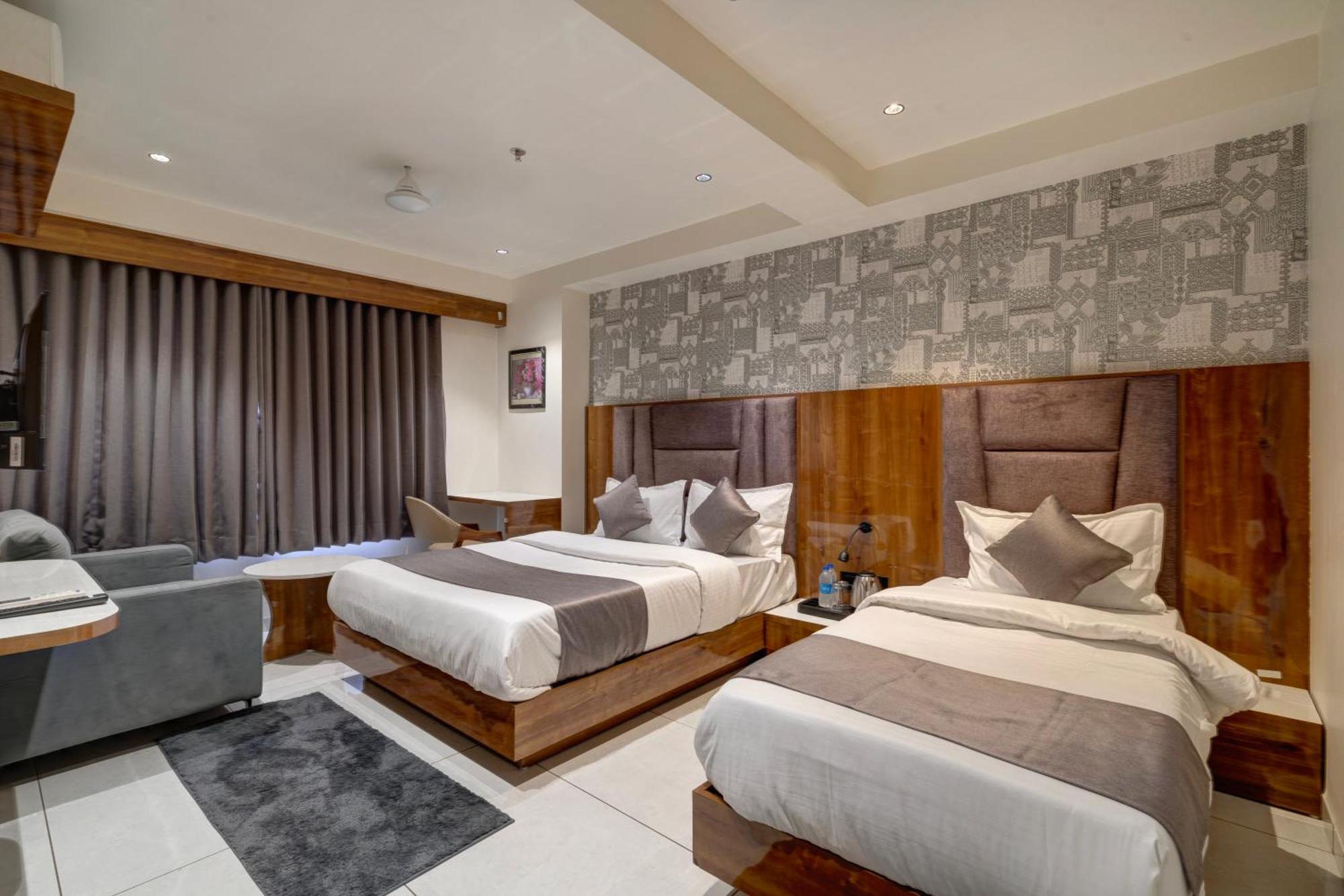 Hotel Shrimad Villa Gandhinagar Eksteriør billede