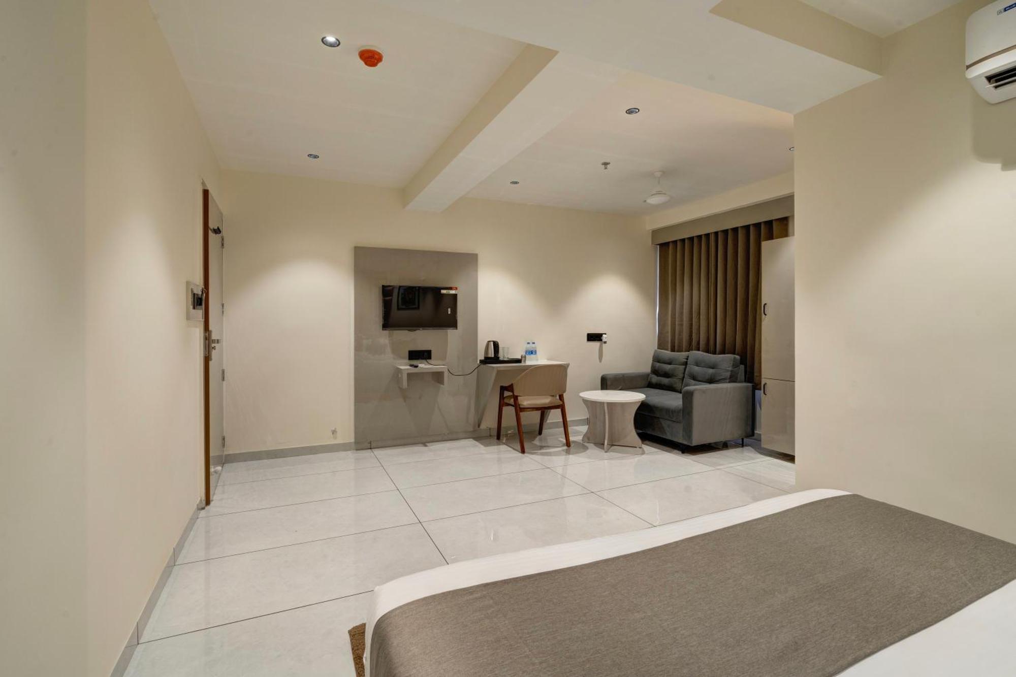 Hotel Shrimad Villa Gandhinagar Eksteriør billede