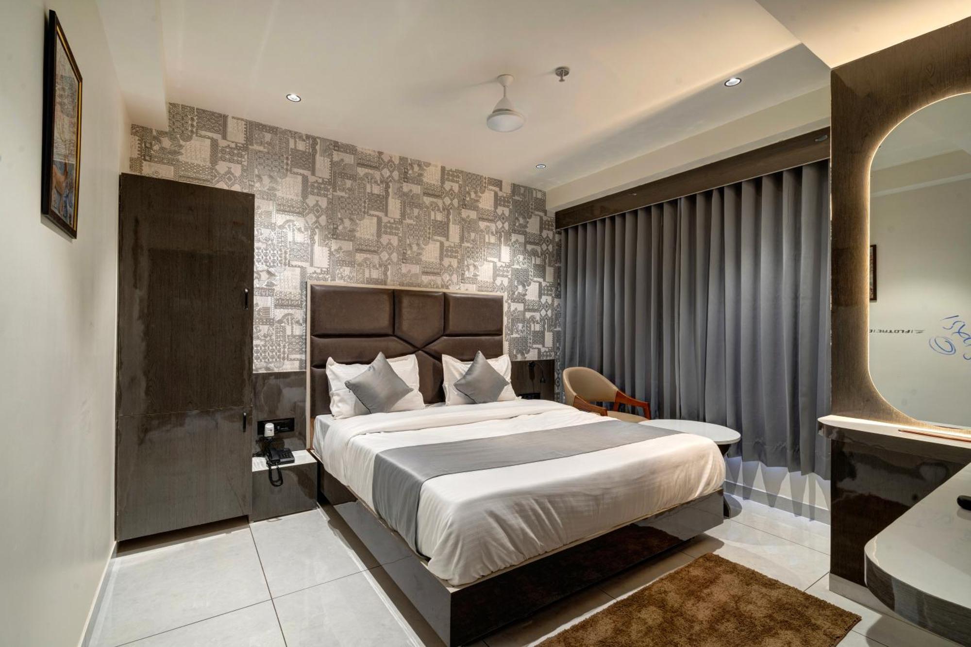 Hotel Shrimad Villa Gandhinagar Eksteriør billede