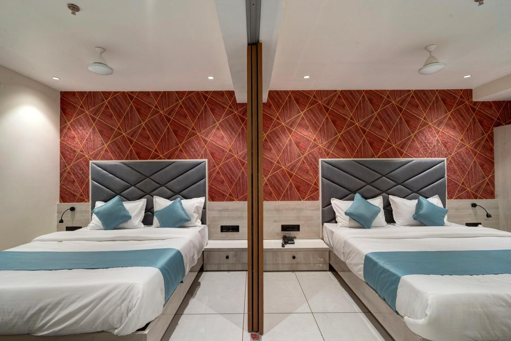 Hotel Shrimad Villa Gandhinagar Eksteriør billede