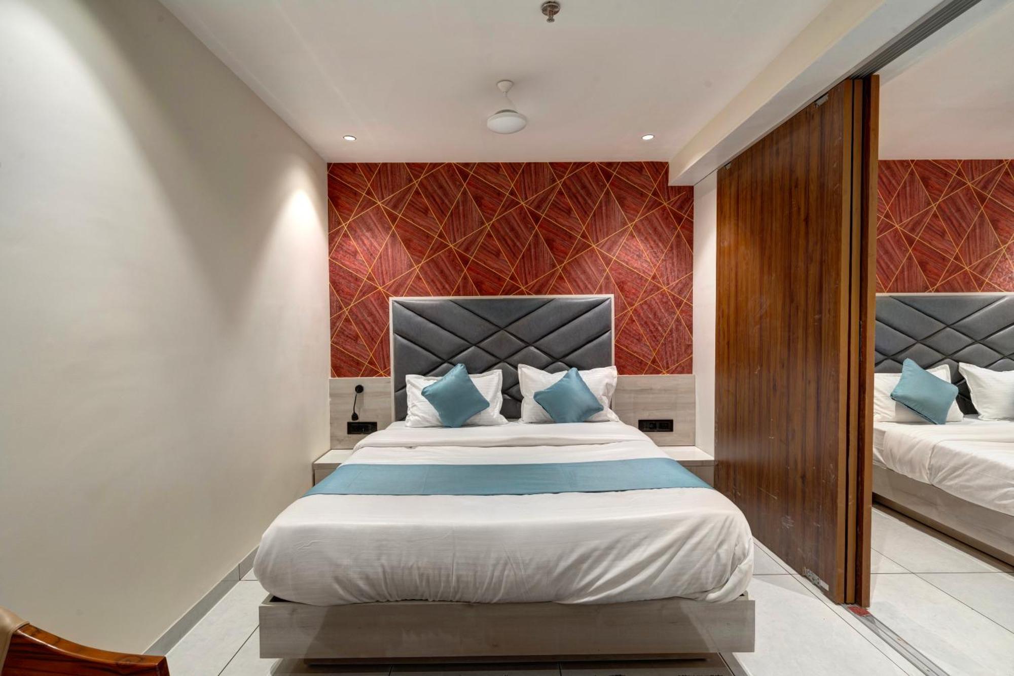 Hotel Shrimad Villa Gandhinagar Eksteriør billede