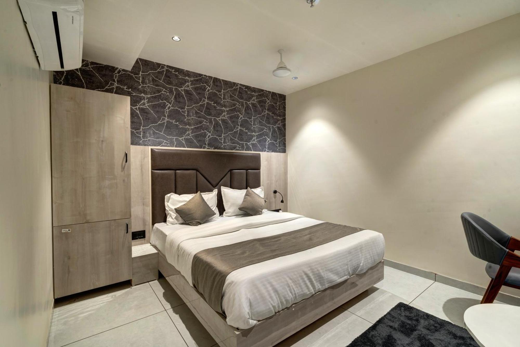 Hotel Shrimad Villa Gandhinagar Eksteriør billede