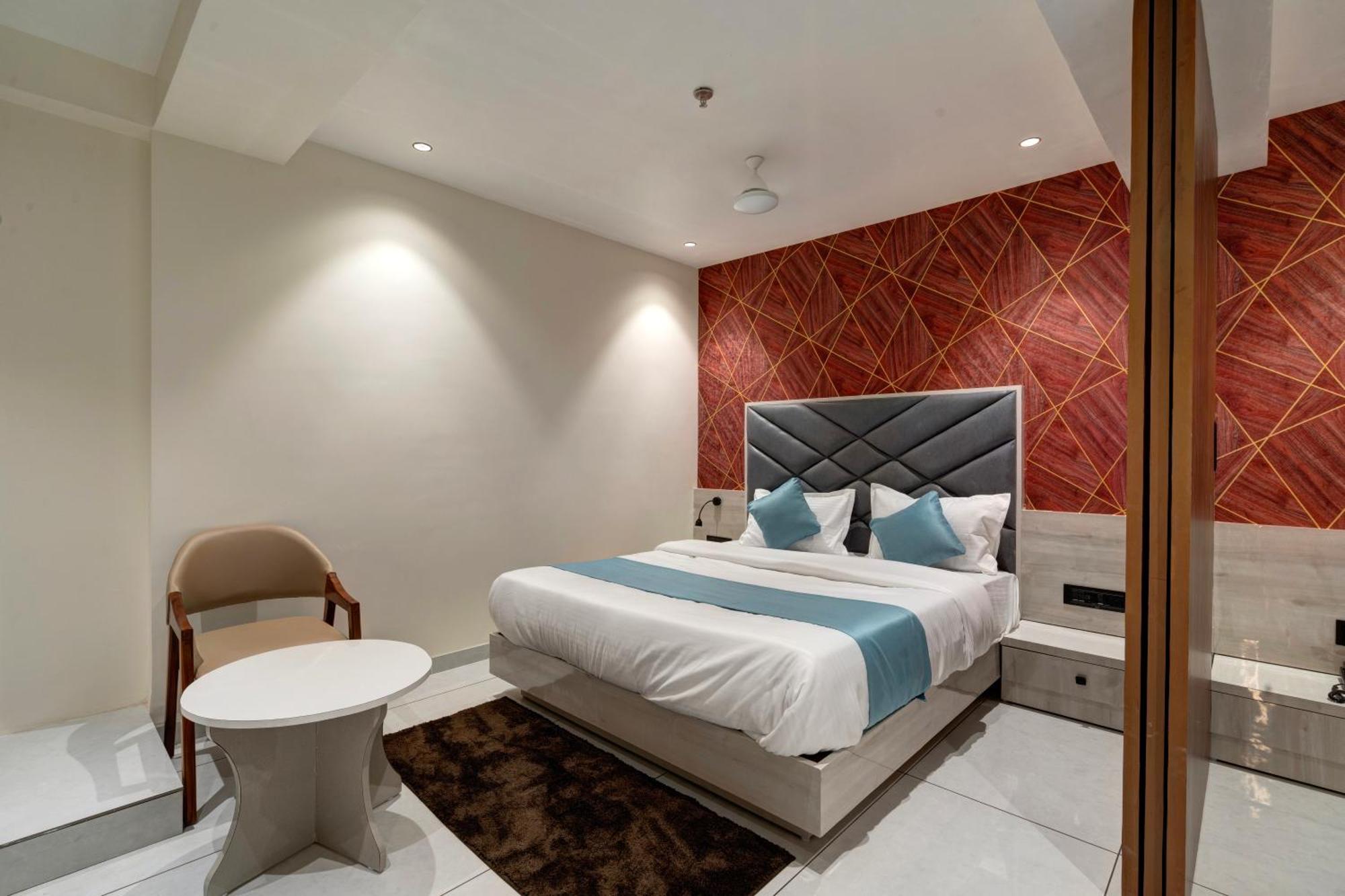 Hotel Shrimad Villa Gandhinagar Eksteriør billede