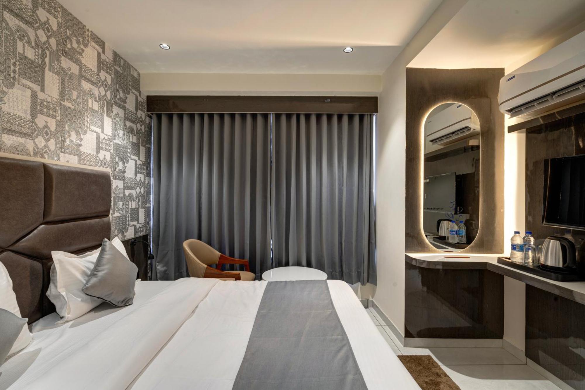 Hotel Shrimad Villa Gandhinagar Eksteriør billede