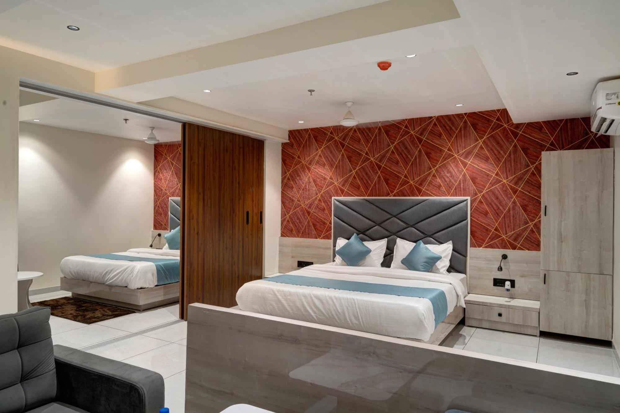 Hotel Shrimad Villa Gandhinagar Eksteriør billede